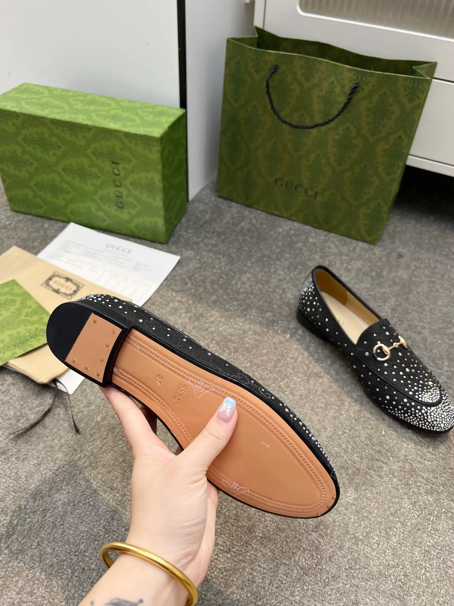 👟👟Ex-factory price 420👟👟 Genuine leather sole +50 Original quality guccisummer's latest limited edition shoes are on sale with top quality. Purchased genuine development original special hot diamond process classic double G presbyopic inner sheepskin with Italian original board material and craftsmanship are the same as the original! Code number: 35-42,